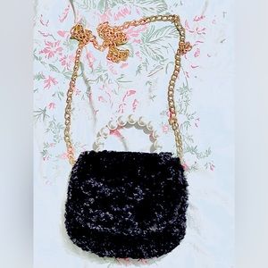 Presh Little 👧🏻 crossbody purse 👛 with a bible verse 🙏🏻